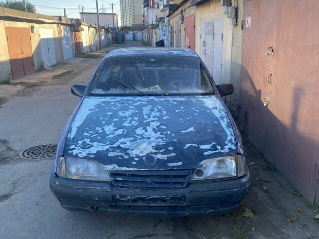 Синій Опель Омега, об'ємом двигуна 1.8 л та пробігом 180 тис. км за 430 $, фото 1 на Automoto.ua