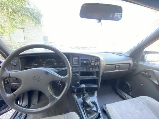 Синий Опель Омега, объемом двигателя 2 л и пробегом 200 тыс. км за 550 $, фото 12 на Automoto.ua