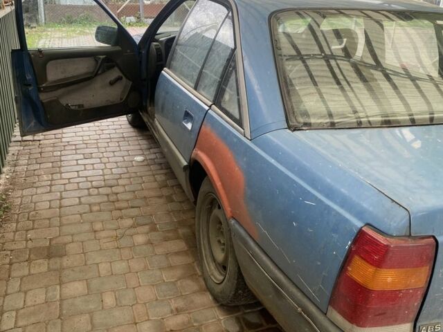 Синий Опель Омега, объемом двигателя 2 л и пробегом 300 тыс. км за 714 $, фото 2 на Automoto.ua