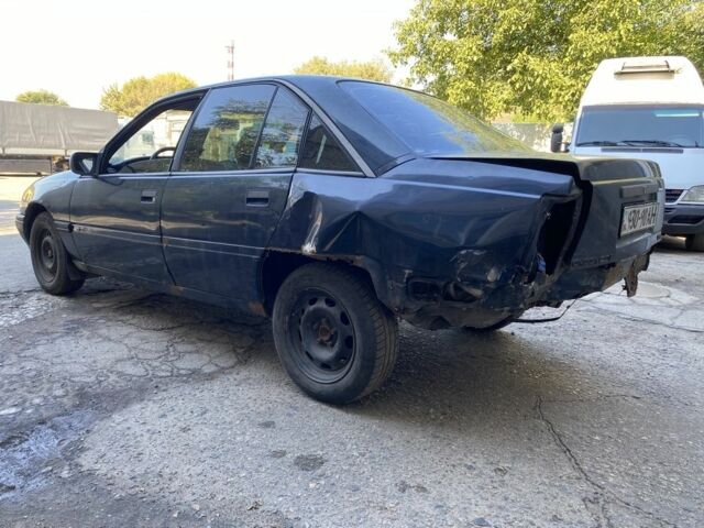 Синий Опель Омега, объемом двигателя 2 л и пробегом 200 тыс. км за 550 $, фото 4 на Automoto.ua