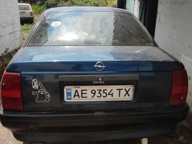 Синій Опель Омега, об'ємом двигуна 2 л та пробігом 3 тис. км за 832 $, фото 3 на Automoto.ua