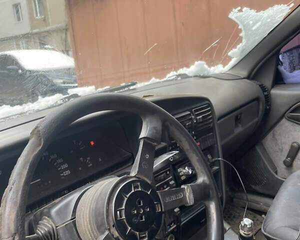 Синий Опель Омега, объемом двигателя 2 л и пробегом 100 тыс. км за 353 $, фото 5 на Automoto.ua