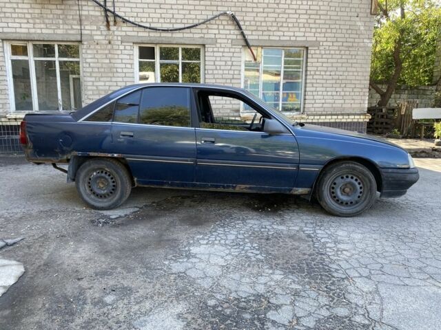 Синий Опель Омега, объемом двигателя 2 л и пробегом 200 тыс. км за 550 $, фото 2 на Automoto.ua