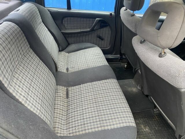 Синий Опель Омега, объемом двигателя 2 л и пробегом 250 тыс. км за 1183 $, фото 5 на Automoto.ua