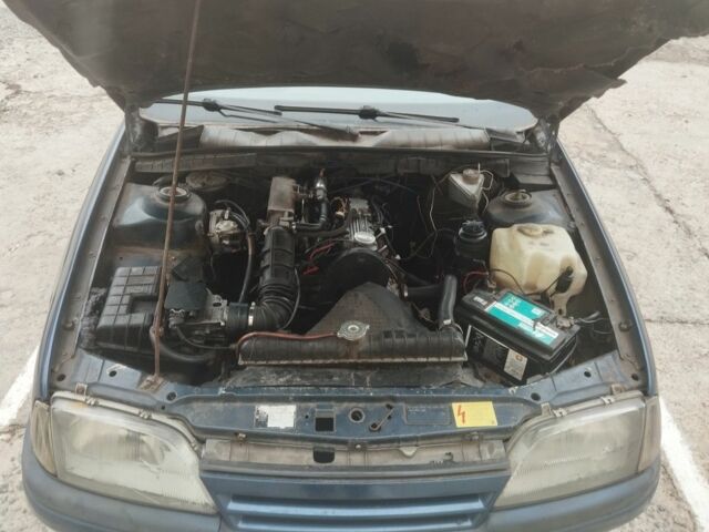 Синий Опель Омега, объемом двигателя 2 л и пробегом 580 тыс. км за 835 $, фото 2 на Automoto.ua