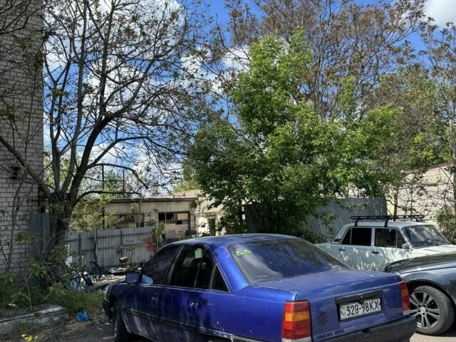Синий Опель Омега, объемом двигателя 2 л и пробегом 300 тыс. км за 700 $, фото 2 на Automoto.ua