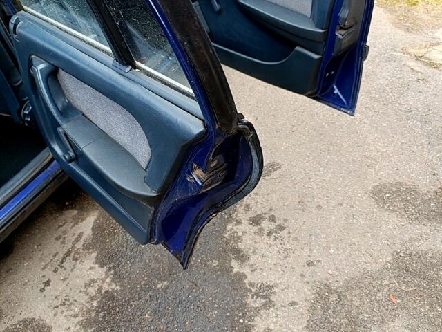 Синий Опель Омега, объемом двигателя 2.3 л и пробегом 150 тыс. км за 1350 $, фото 2 на Automoto.ua