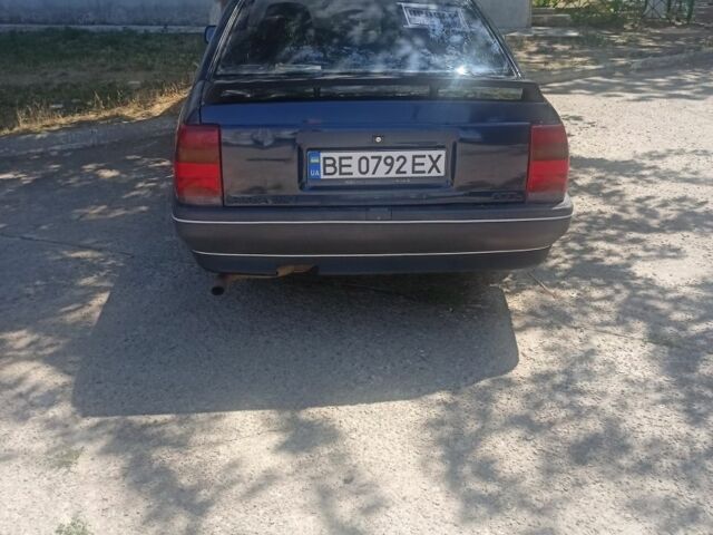Синий Опель Омега, объемом двигателя 2 л и пробегом 340 тыс. км за 1237 $, фото 2 на Automoto.ua