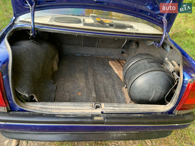 Синій Опель Омега, об'ємом двигуна 2 л та пробігом 363 тис. км за 950 $, фото 5 на Automoto.ua