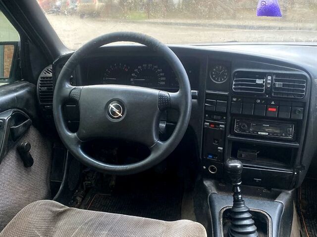 Синій Опель Омега, об'ємом двигуна 2 л та пробігом 200 тис. км за 850 $, фото 6 на Automoto.ua