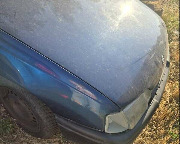Синій Опель Омега, об'ємом двигуна 1.98 л та пробігом 300 тис. км за 1500 $, фото 2 на Automoto.ua