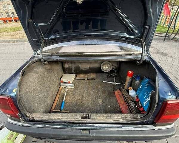 Синий Опель Омега, объемом двигателя 2 л и пробегом 300 тыс. км за 1300 $, фото 5 на Automoto.ua