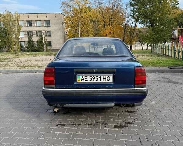 Синий Опель Омега, объемом двигателя 2 л и пробегом 300 тыс. км за 1300 $, фото 1 на Automoto.ua