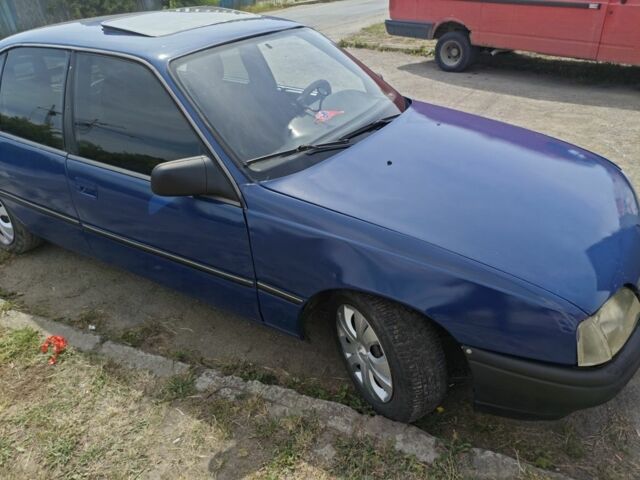 Синий Опель Омега, объемом двигателя 2 л и пробегом 240 тыс. км за 800 $, фото 1 на Automoto.ua
