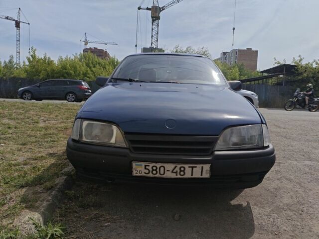 Синий Опель Омега, объемом двигателя 2 л и пробегом 240 тыс. км за 800 $, фото 2 на Automoto.ua