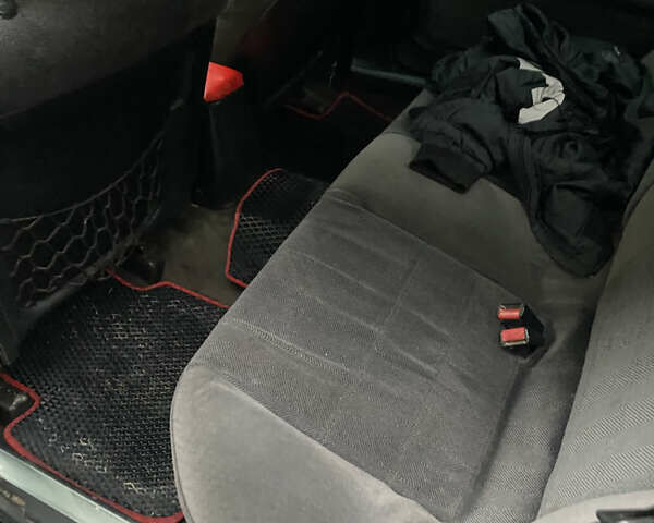 Синій Опель Омега, об'ємом двигуна 2 л та пробігом 396 тис. км за 999 $, фото 4 на Automoto.ua