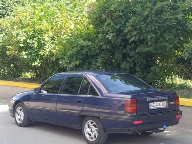 Синий Опель Омега, объемом двигателя 2 л и пробегом 210 тыс. км за 900 $, фото 1 на Automoto.ua