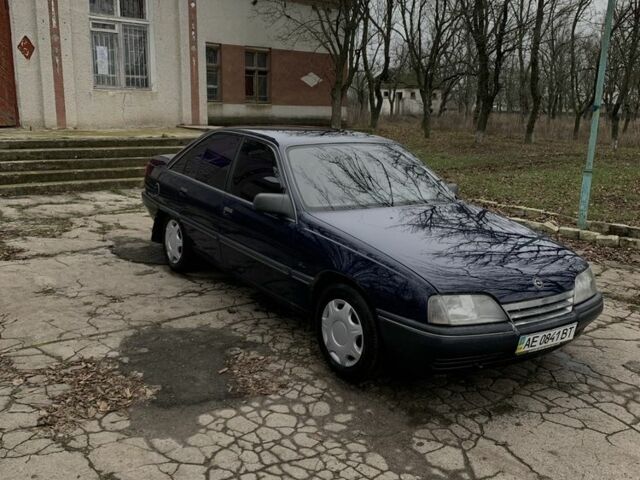 Синий Опель Омега, объемом двигателя 2 л и пробегом 300 тыс. км за 1200 $, фото 2 на Automoto.ua