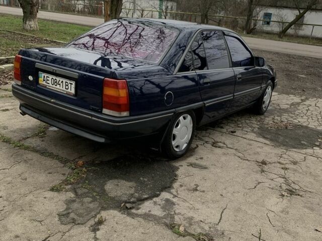 Синий Опель Омега, объемом двигателя 2 л и пробегом 300 тыс. км за 1200 $, фото 4 на Automoto.ua