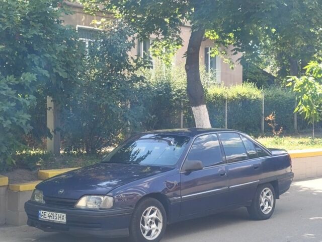 Синий Опель Омега, объемом двигателя 2 л и пробегом 210 тыс. км за 900 $, фото 2 на Automoto.ua