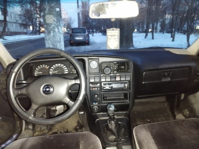 Синій Опель Омега, об'ємом двигуна 2 л та пробігом 300 тис. км за 1000 $, фото 6 на Automoto.ua