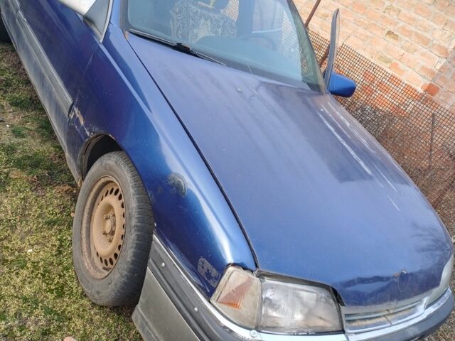 Синий Опель Омега, объемом двигателя 2 л и пробегом 300 тыс. км за 600 $, фото 1 на Automoto.ua