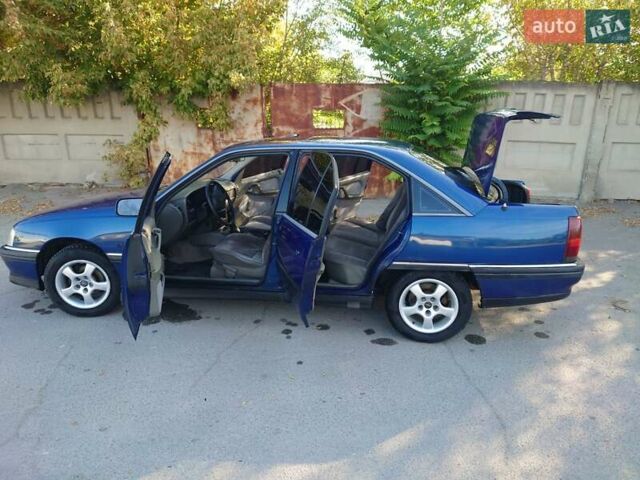 Синій Опель Омега, об'ємом двигуна 2 л та пробігом 280 тис. км за 1600 $, фото 12 на Automoto.ua