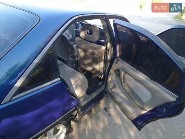 Синій Опель Омега, об'ємом двигуна 2 л та пробігом 280 тис. км за 1600 $, фото 6 на Automoto.ua