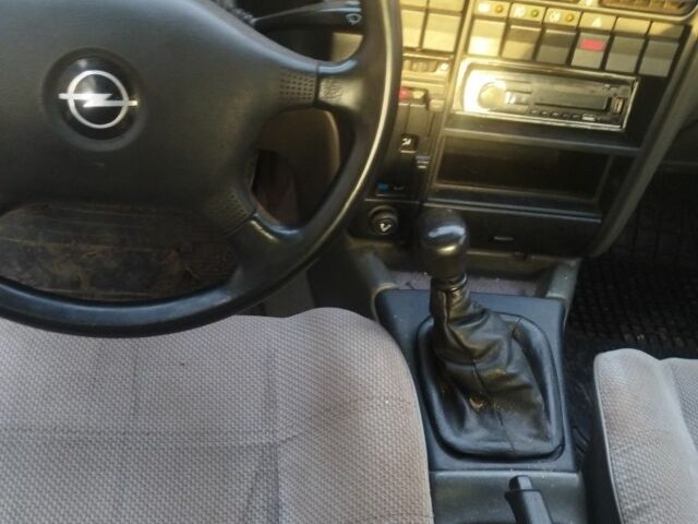 Синій Опель Омега, об'ємом двигуна 2 л та пробігом 1 тис. км за 900 $, фото 4 на Automoto.ua