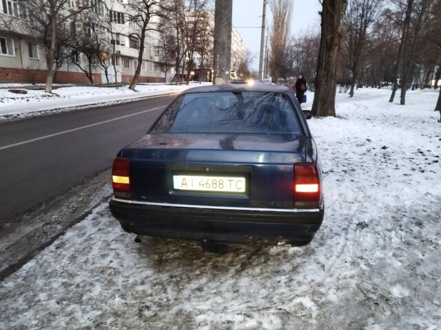 Синій Опель Омега, об'ємом двигуна 2 л та пробігом 300 тис. км за 1000 $, фото 2 на Automoto.ua