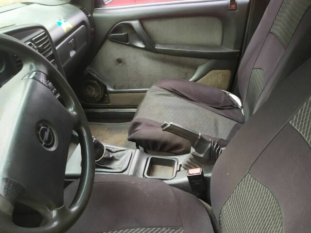 Синій Опель Омега, об'ємом двигуна 0 л та пробігом 100 тис. км за 1000 $, фото 5 на Automoto.ua