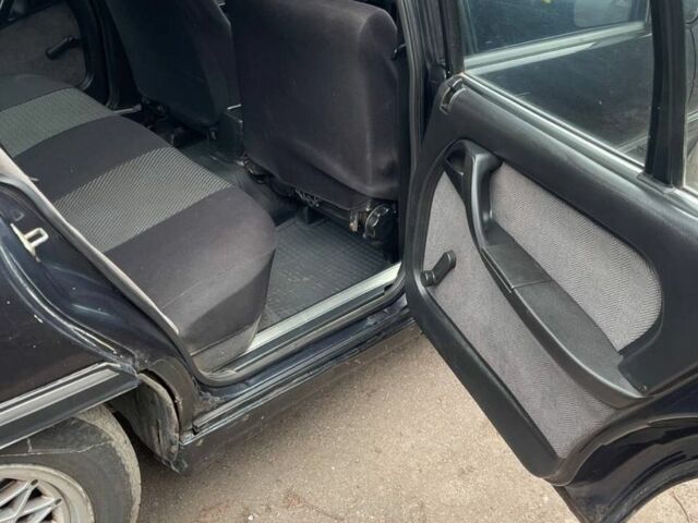 Синий Опель Омега, объемом двигателя 2 л и пробегом 300 тыс. км за 1500 $, фото 4 на Automoto.ua