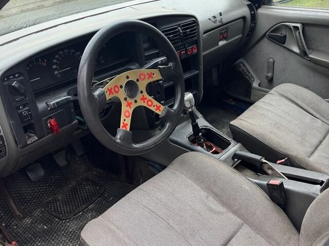 Синий Опель Омега, объемом двигателя 2 л и пробегом 100 тыс. км за 427 $, фото 4 на Automoto.ua