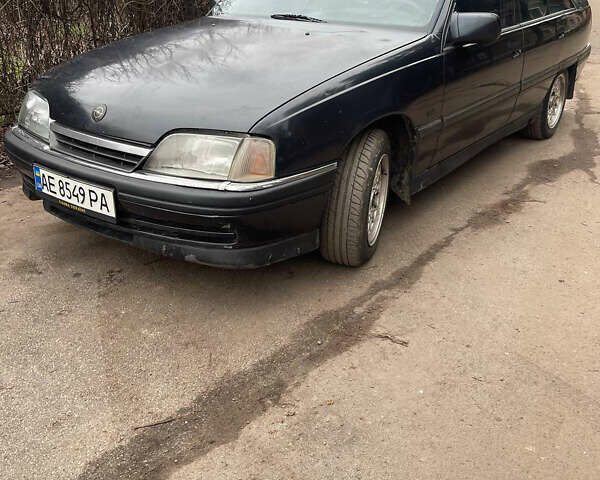 Синий Опель Омега, объемом двигателя 2 л и пробегом 300 тыс. км за 1500 $, фото 1 на Automoto.ua
