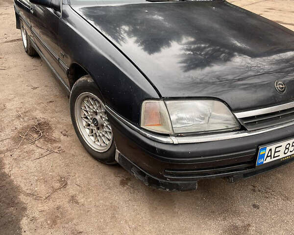 Синий Опель Омега, объемом двигателя 2 л и пробегом 300 тыс. км за 1500 $, фото 10 на Automoto.ua