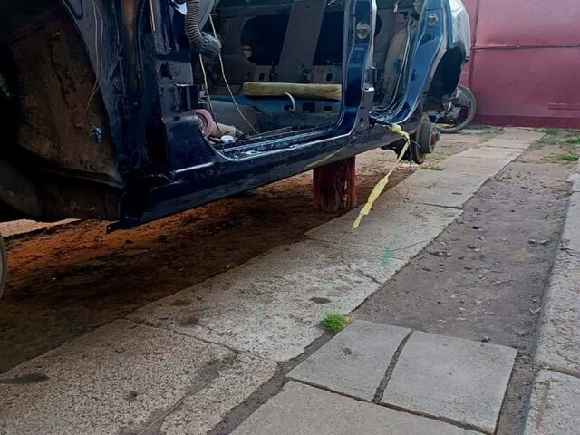 Синій Опель Омега, об'ємом двигуна 2 л та пробігом 300 тис. км за 3000 $, фото 8 на Automoto.ua