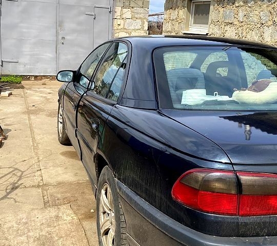 Синий Опель Омега, объемом двигателя 2 л и пробегом 300 тыс. км за 3100 $, фото 4 на Automoto.ua