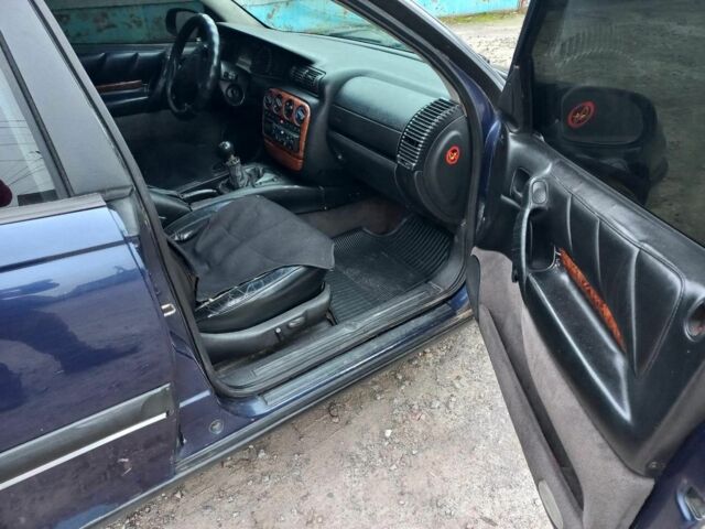 Синій Опель Омега, об'ємом двигуна 2 л та пробігом 1 тис. км за 1700 $, фото 15 на Automoto.ua