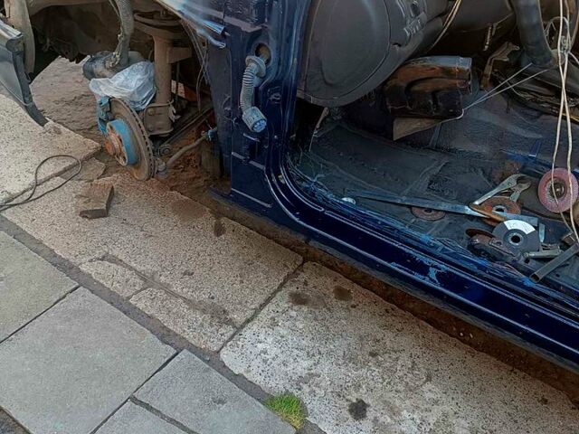 Синій Опель Омега, об'ємом двигуна 2 л та пробігом 300 тис. км за 3000 $, фото 6 на Automoto.ua