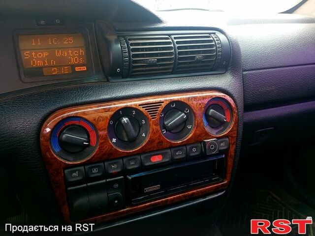 Опель Омега 1994 в Сумах на Automoto.ua Синий Опель Омега, объемом двигателя 2.5 л и пробегом 420 тыс. км за 1600 $, фото 3 на Automoto.ua