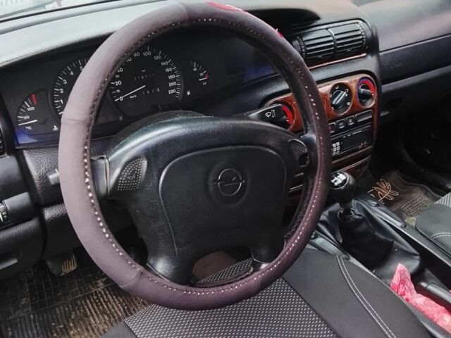 Синій Опель Омега, об'ємом двигуна 2 л та пробігом 250 тис. км за 1650 $, фото 7 на Automoto.ua