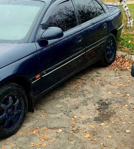 Синій Опель Омега, об'ємом двигуна 2 л та пробігом 300 тис. км за 3000 $, фото 2 на Automoto.ua