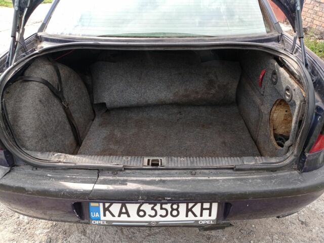 Синий Опель Омега, объемом двигателя 3 л и пробегом 216 тыс. км за 800 $, фото 7 на Automoto.ua