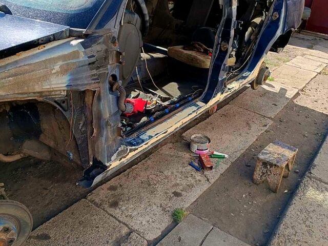 Синій Опель Омега, об'ємом двигуна 2 л та пробігом 300 тис. км за 3000 $, фото 11 на Automoto.ua