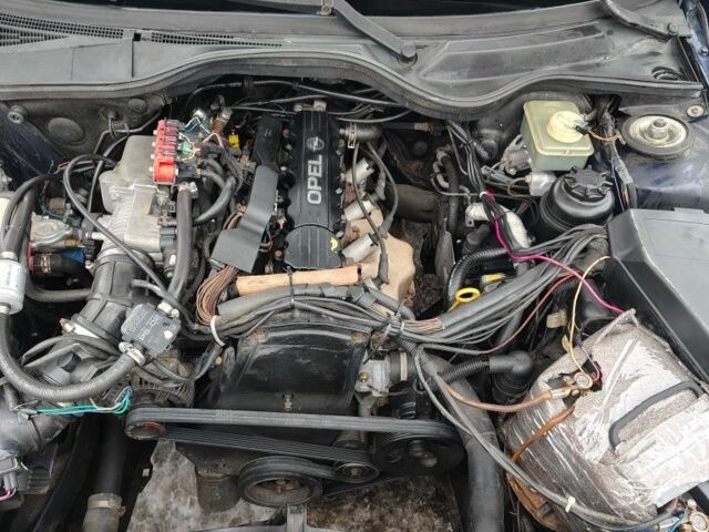 Синій Опель Омега, об'ємом двигуна 2 л та пробігом 350 тис. км за 2800 $, фото 13 на Automoto.ua