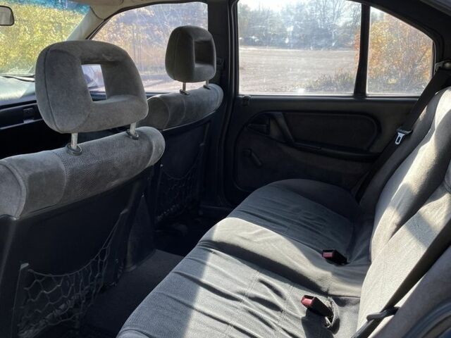 Синий Опель Омега, объемом двигателя 0 л и пробегом 250 тыс. км за 950 $, фото 6 на Automoto.ua