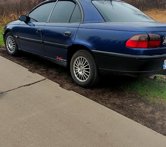 Синий Опель Омега, объемом двигателя 2.5 л и пробегом 320 тыс. км за 1800 $, фото 1 на Automoto.ua