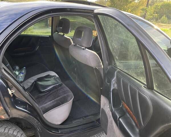 Синий Опель Омега, объемом двигателя 2 л и пробегом 487 тыс. км за 3000 $, фото 3 на Automoto.ua