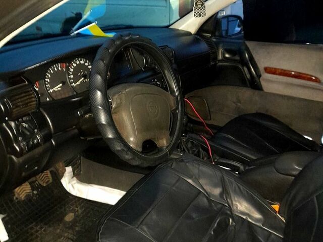 Синий Опель Омега, объемом двигателя 2 л и пробегом 350 тыс. км за 2800 $, фото 9 на Automoto.ua