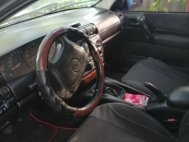 Синий Опель Омега, объемом двигателя 2 л и пробегом 270 тыс. км за 3000 $, фото 1 на Automoto.ua